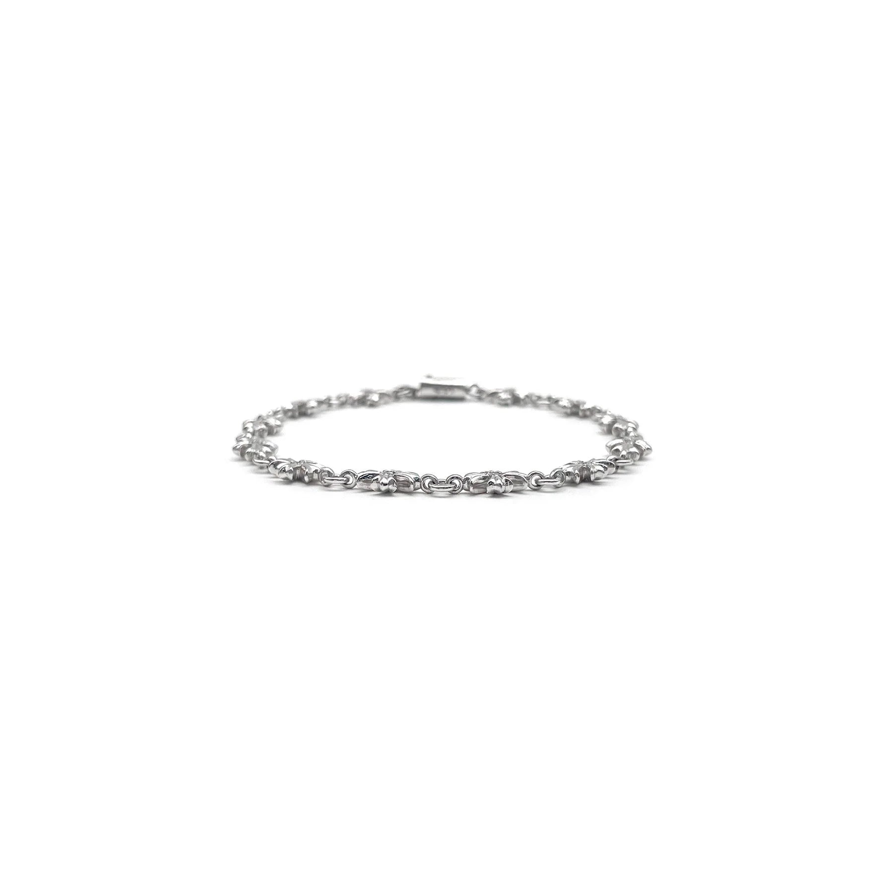 18K White Gold Diamonds Tiny E Bracelet
